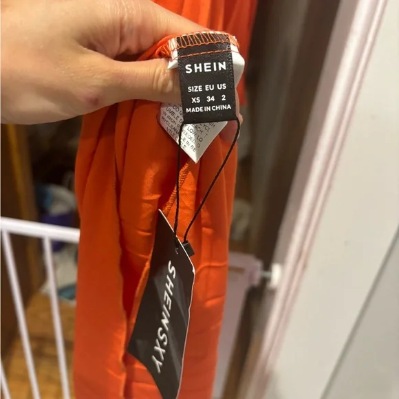 Gorgeous and super sexy pleated dress NWT - Picture 6 of 6